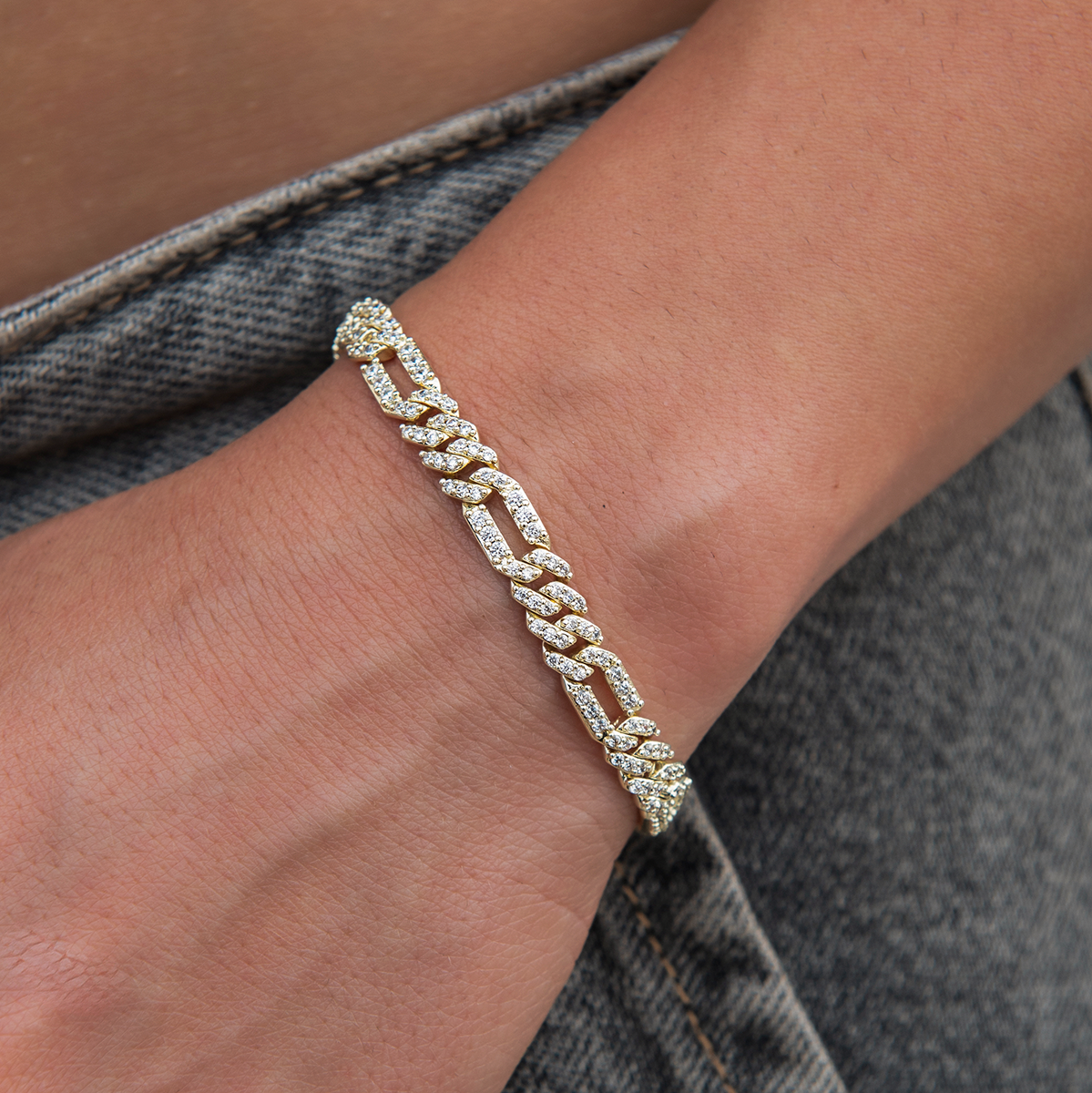 Diamond Figaro Bracelet in Yellow Gold- 6mm