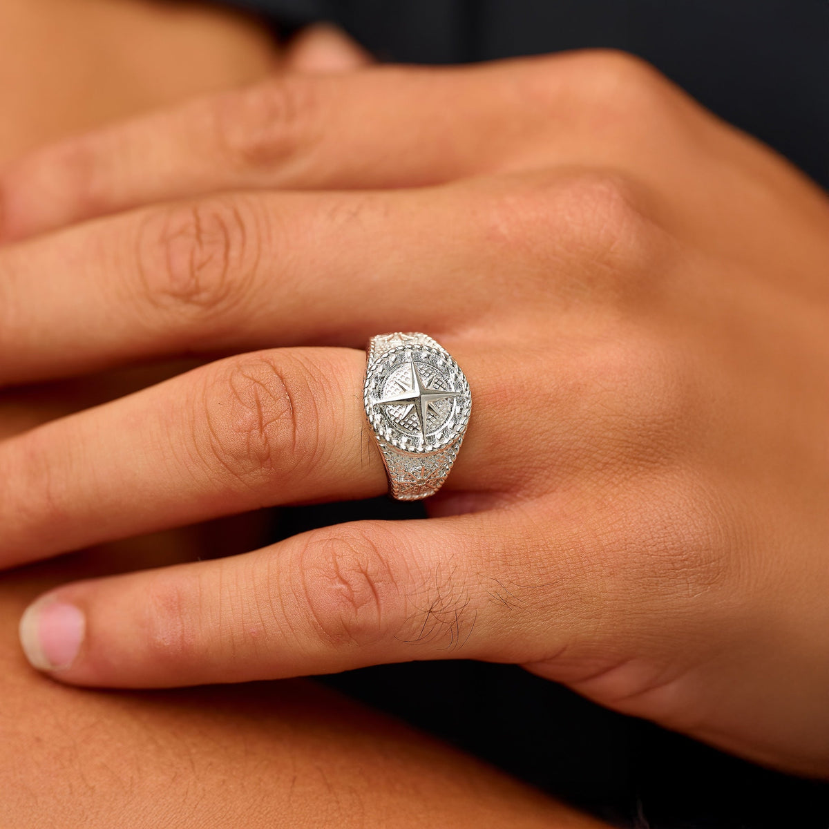 Compass Ring in White Gold Vermeil